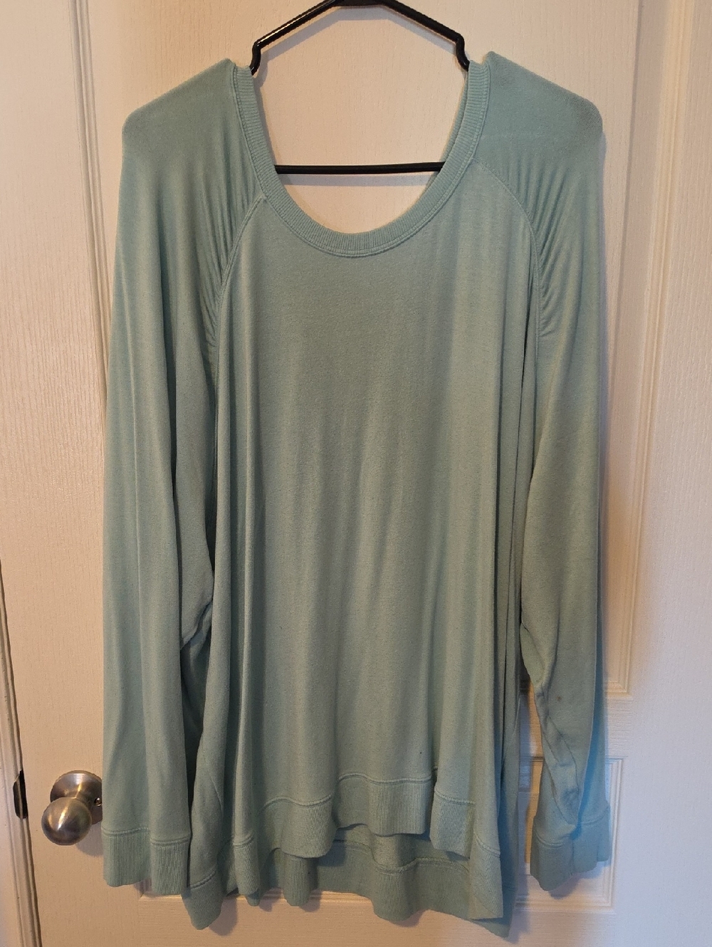 Athleta Long Sleeve Flow Tee in Light Sage Green